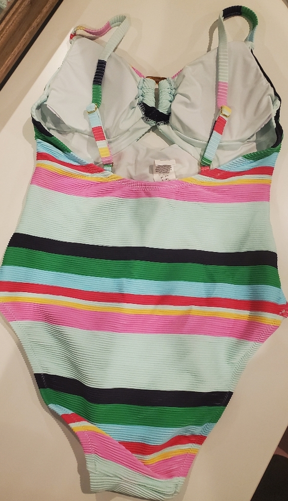 Swimsuit - Picture 2 of 7
